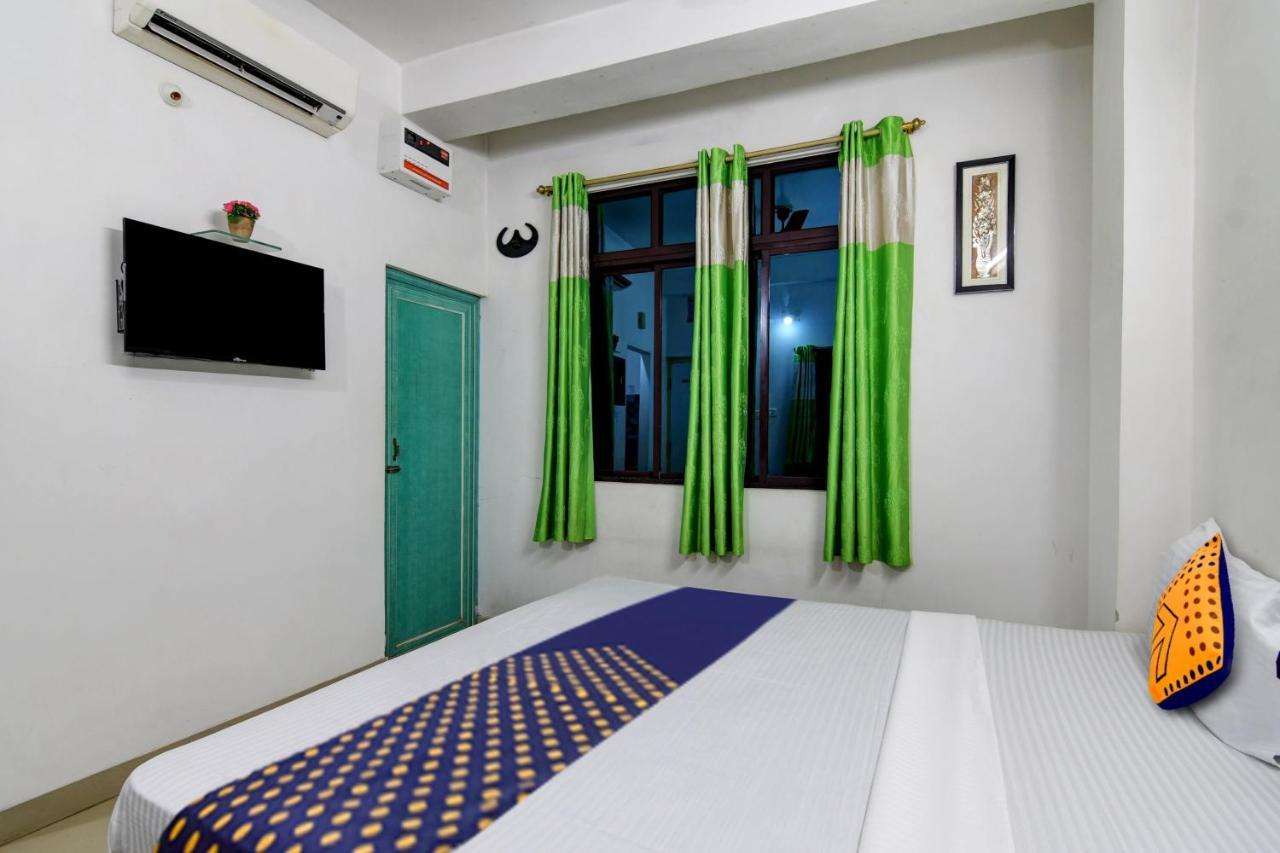 Spot On Ray Palace Hotel ปูรี ภายนอก รูปภาพ