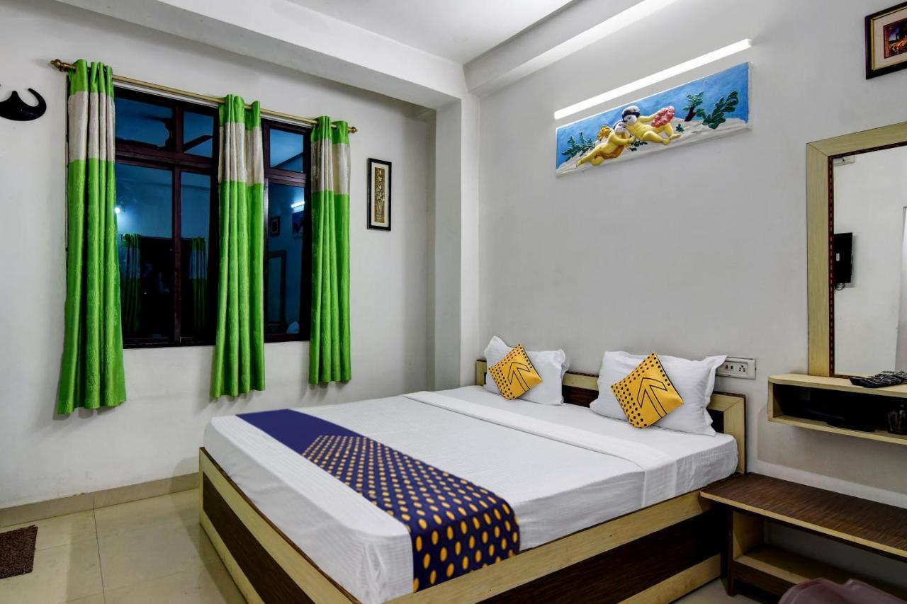 Spot On Ray Palace Hotel ปูรี ภายนอก รูปภาพ